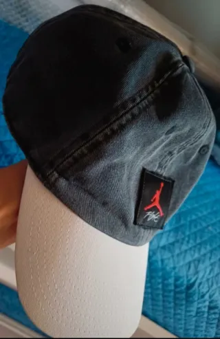 Cappello Jordan Grigio e Bianco Bambino