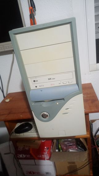 Caja PC Vintage LG Pentium 3/4