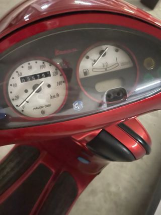 Vespa 150 cc ET4 granate