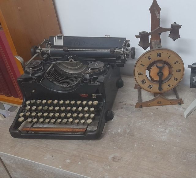 Máquina de escribir antigua TORPEDO