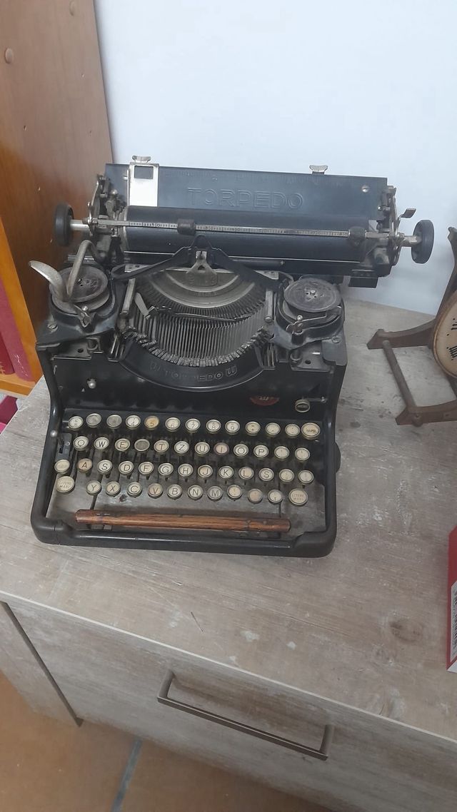 Máquina de escribir antigua TORPEDO