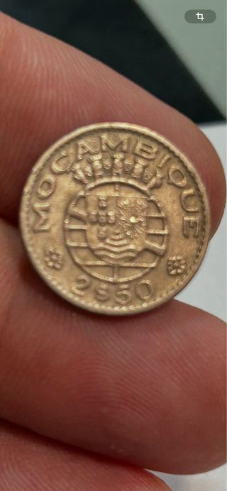 Mozambique $250 monete