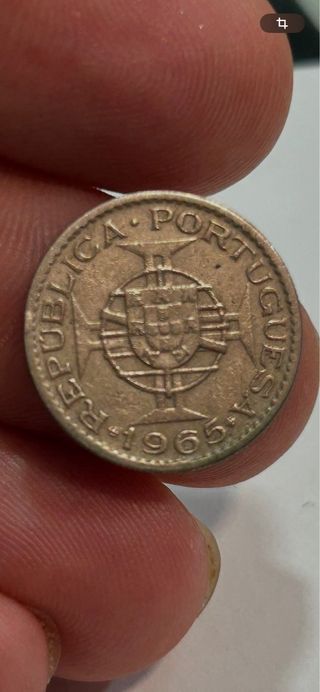 Mozambique $250 monete