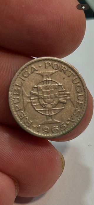 Mozambique $250 monete