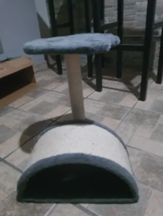 Rascador para gatos con plataforma