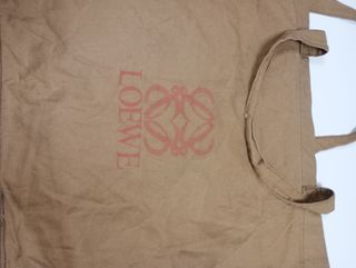 Bolsón Loewe Marrón. Muy grande. 70*42*23.