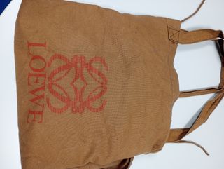 Bolsón Loewe Marrón. Muy grande. 70*42*23.
