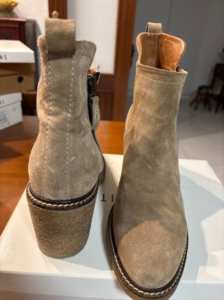 Botín de piel beige y marrón