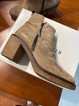 Botín de piel beige y marrón