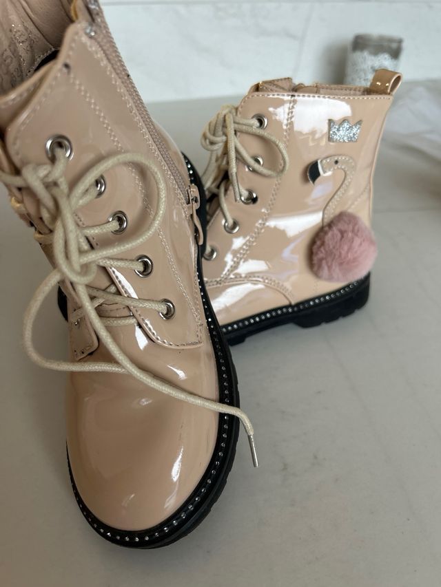 Botines niña beige con pompones talla 29