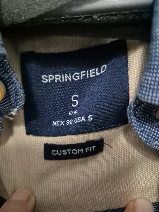 Camisa azul de manga larga