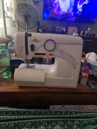 Máquina de coser Victoria