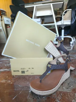 Sandalias Michael Kors Marrones Laney Thong