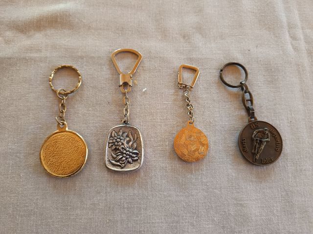 Lote 4 llaveros diferentes