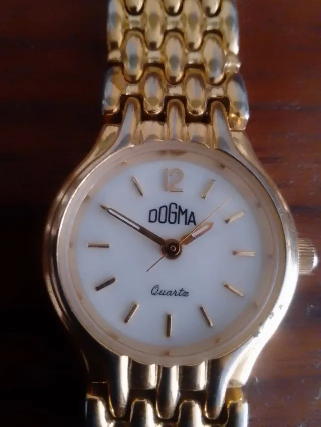 Reloj Dogma Mujer Dorado y Blanco