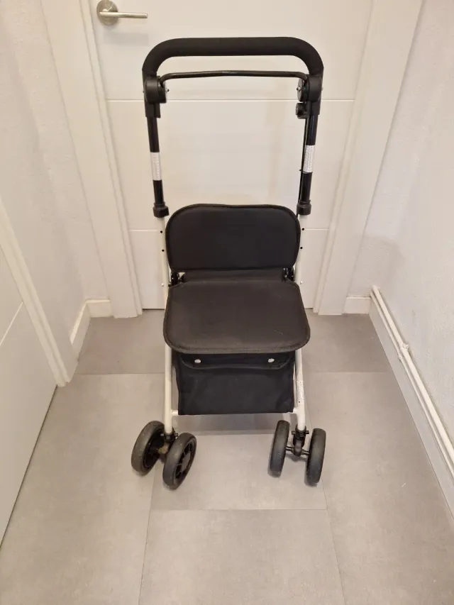 Carro andador con asiento
Esta nuevo usado poco