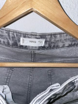 Pantalón Mango gris con tachuelas