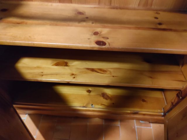 Vitrina de pino macizo 2 03x1,46x43