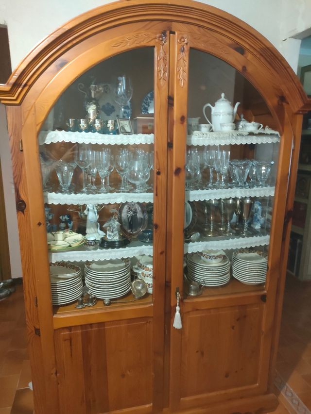 Vitrina de pino macizo 2 03x1,46x43