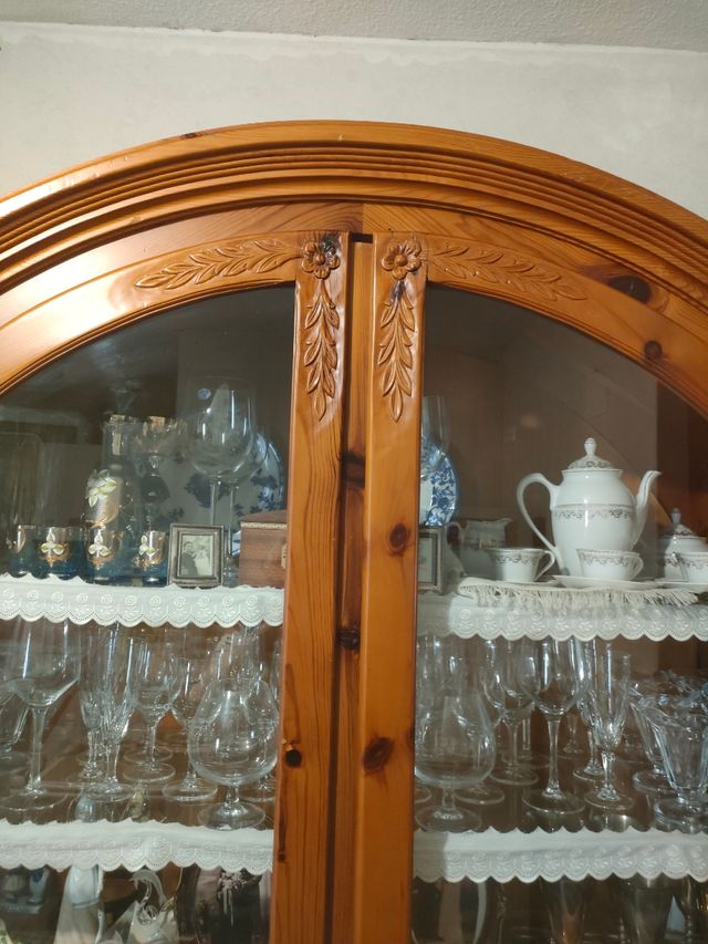 Vitrina de pino macizo 2 03x1,46x43