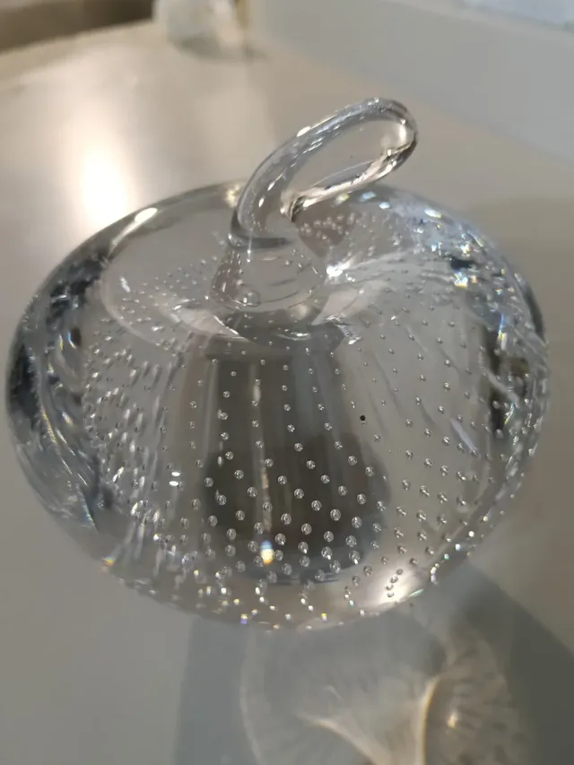 Mela in cristallo di Boemia con bollicine