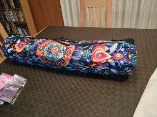 Bolsa para esterilla de yoga y bandas elásticas.