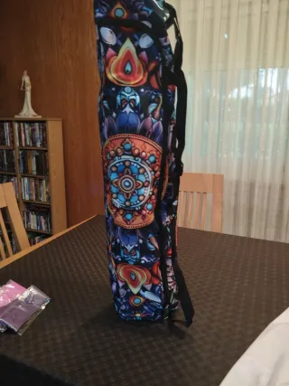 Bolsa para esterilla de yoga y bandas elásticas.