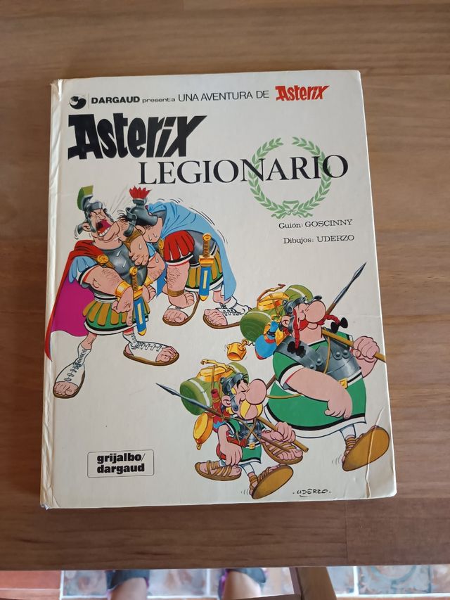 Lote 2 cómic Astérix Legionario y la Cizaña