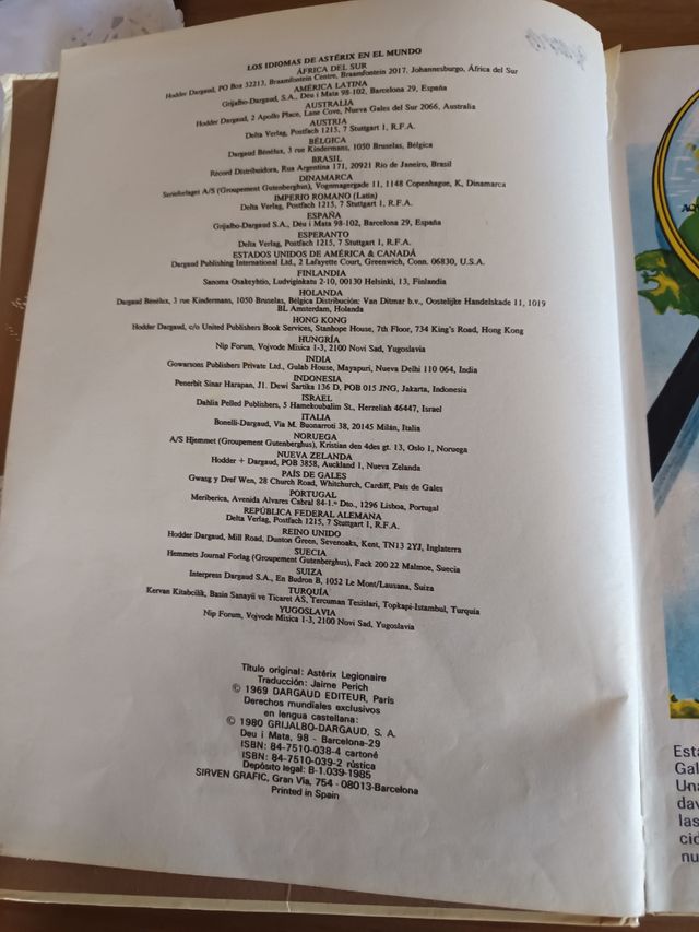 Lote 2 cómic Astérix Legionario y la Cizaña