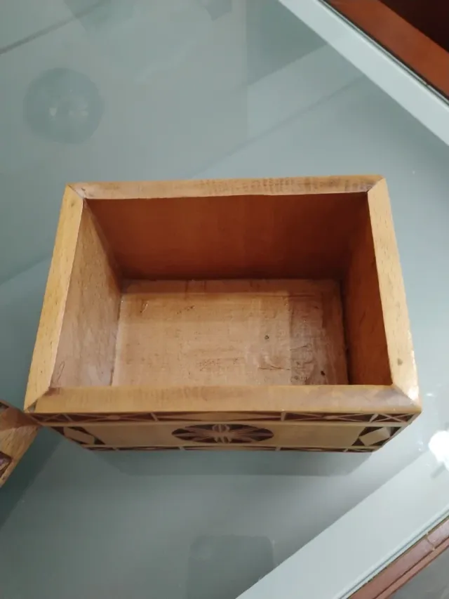 Caja de madera decorada