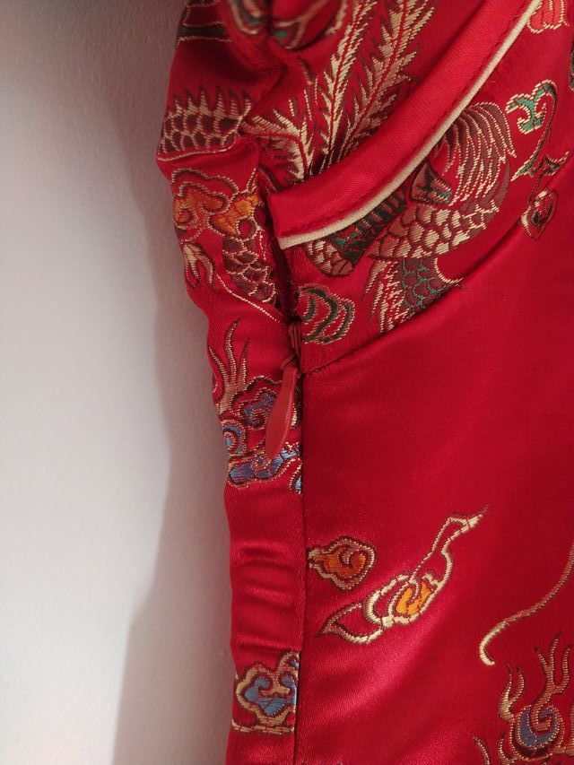 Vestido oriental rojo y dorado