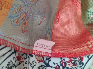 Vestido oriental rojo y dorado