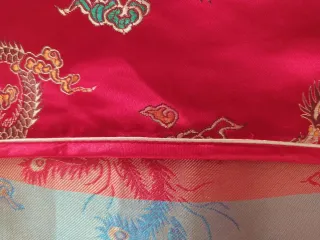 Vestido oriental rojo y dorado