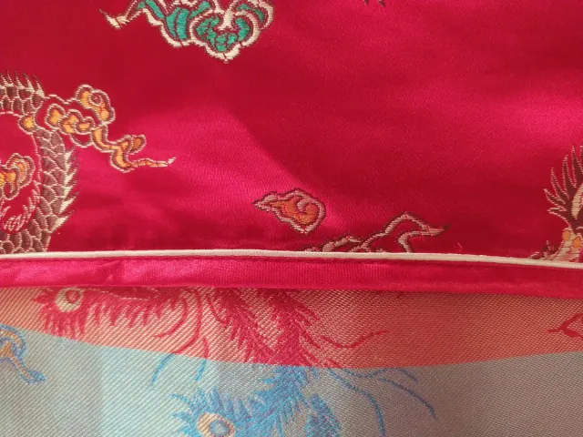 Vestido oriental rojo y dorado