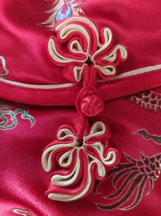 Vestido oriental rojo y dorado