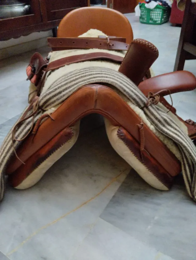 Montura Amazona de cuero y borrego