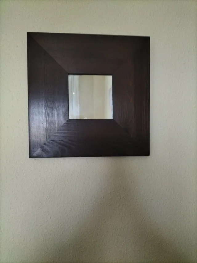 Marco de espejo cuadrado de madera