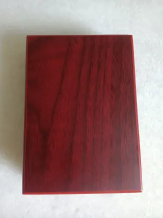 Set apribottiglie in legno