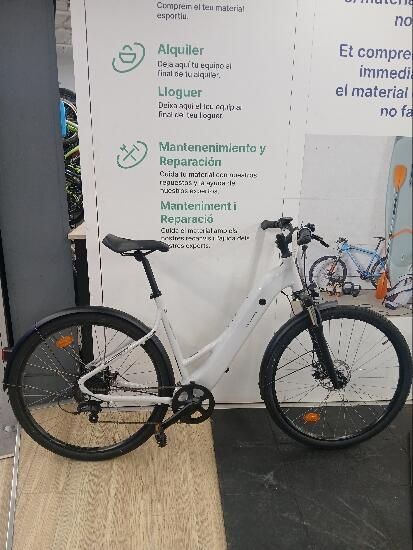 Bicicleta eléctrica todocamino E-Actv 100 cuadro bajo gris