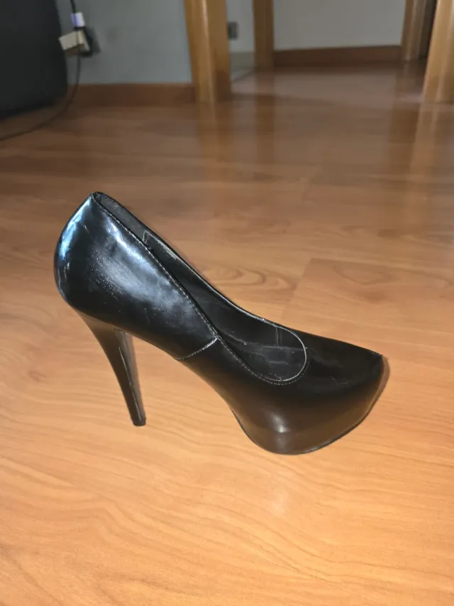 Zapatos de tacón negros con plataforma