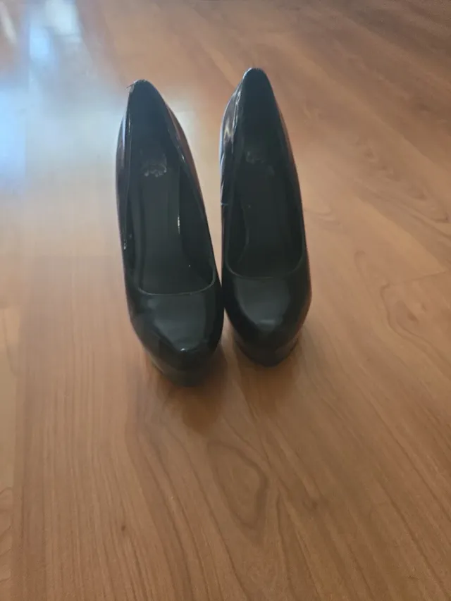 Zapatos de tacón negros con plataforma