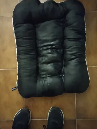 Cama para perro con estampado de plátanos