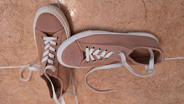 Zapatillas lona rosa suela blanca