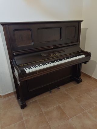 Piano vertical