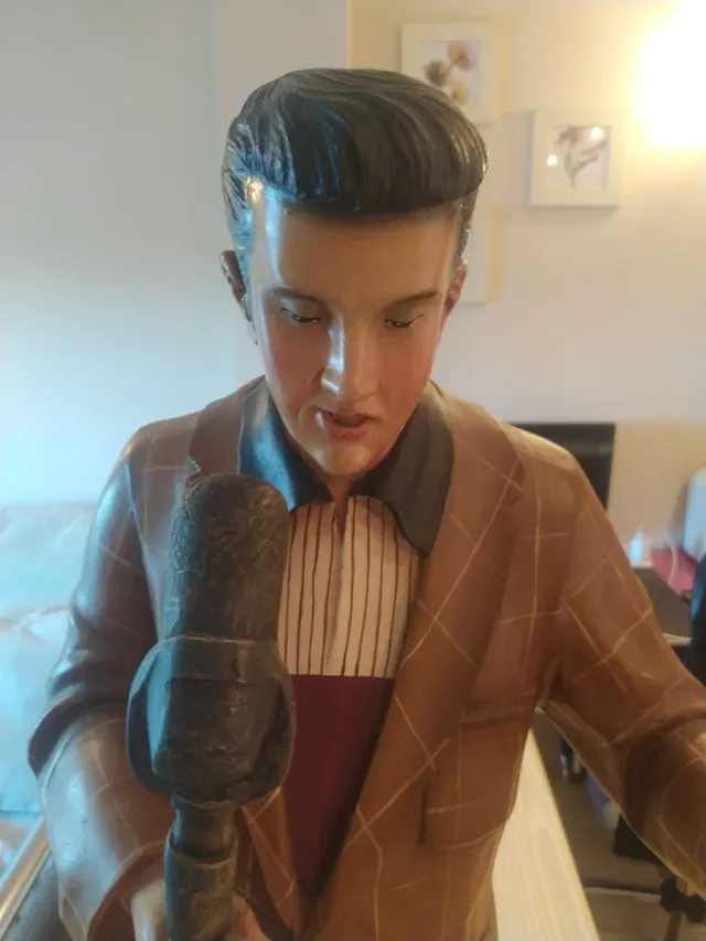 Figura Elvis Presley 45cm,85 alto