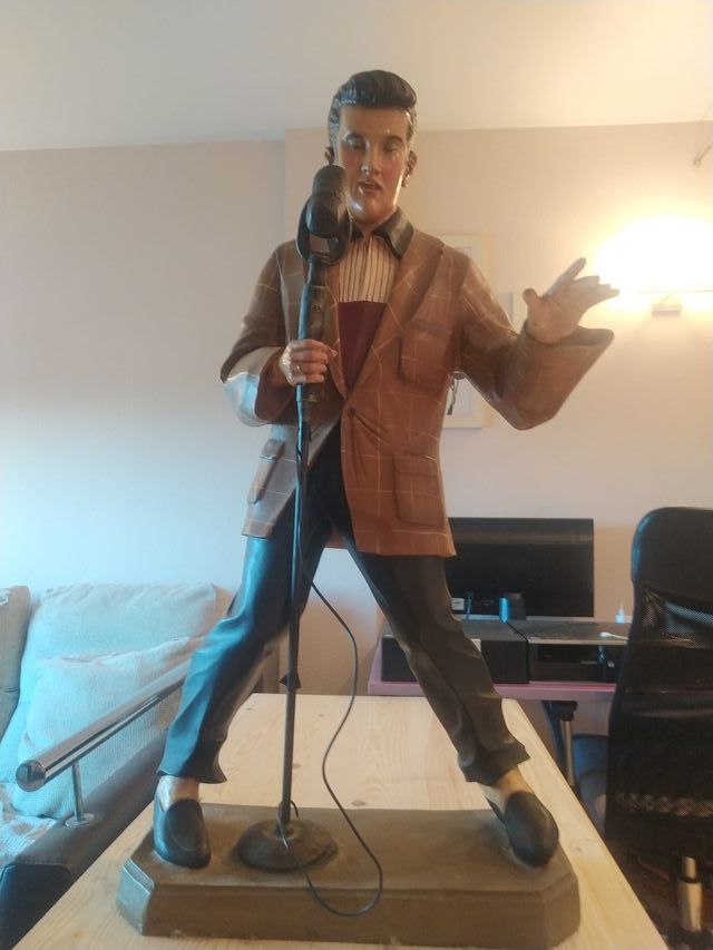 Figura Elvis Presley 45cm,85 alto