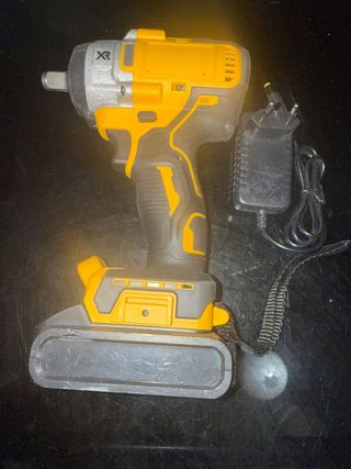 Taladro XR con batería y cargador