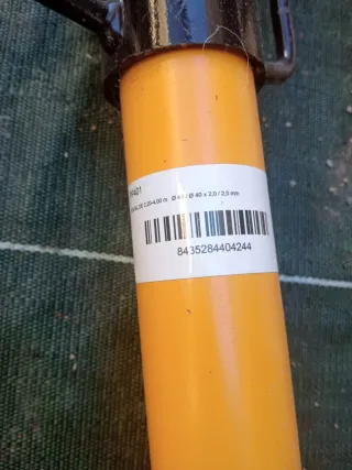 Puntales metálicos nuevos