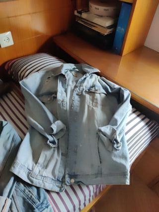 Dos cazadoras vaqueras