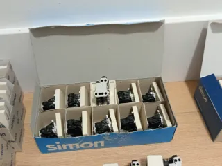Material Eléctrico SIMON 27